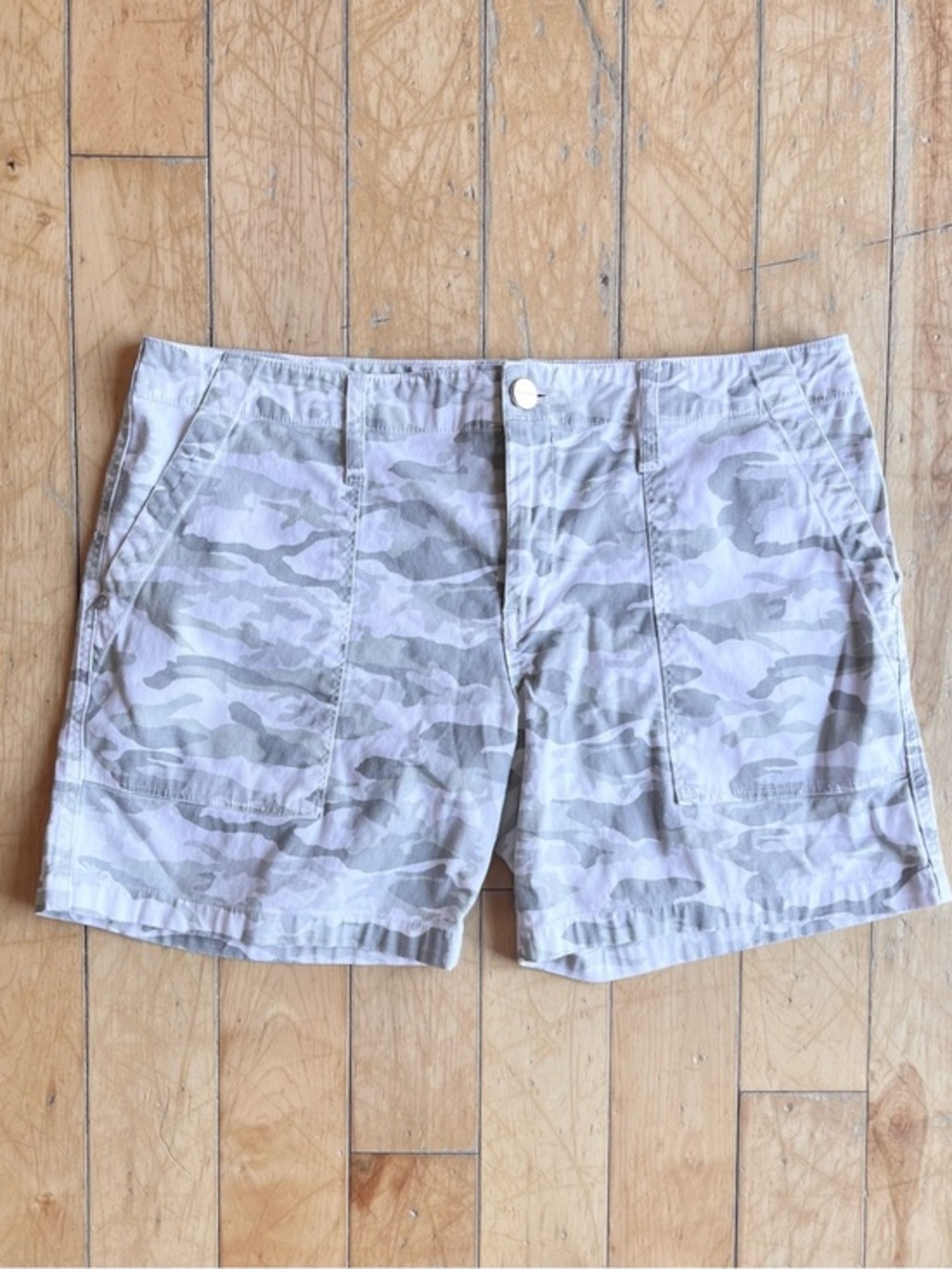 Sanctuary Camo Print 98% Cotton Shorts Size 30